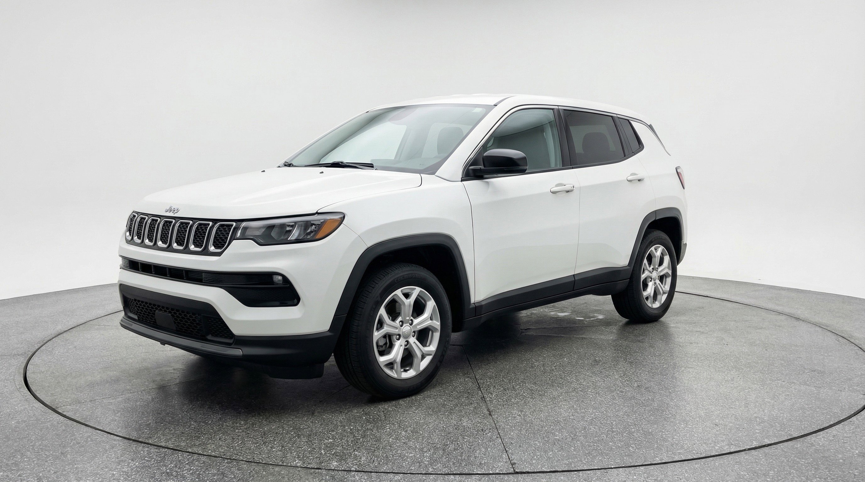 Used 2025 Jeep Compass Latitude image 3