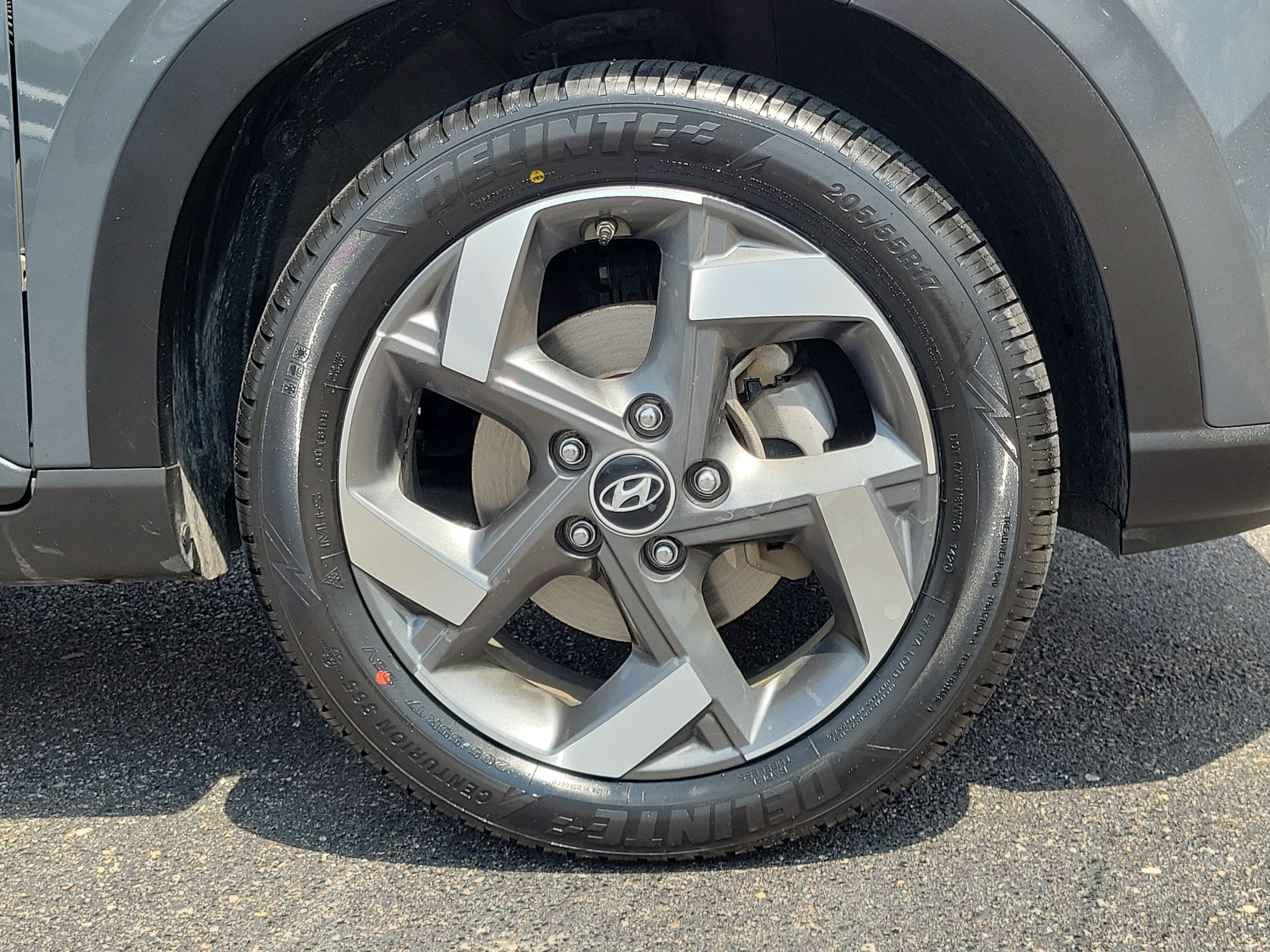 Used 2025 Hyundai Venue SEL FWD image 5