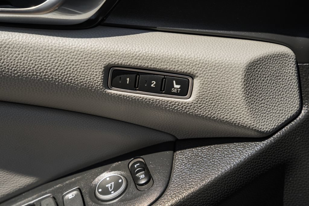 Used 2018 Honda Accord Touring image 39