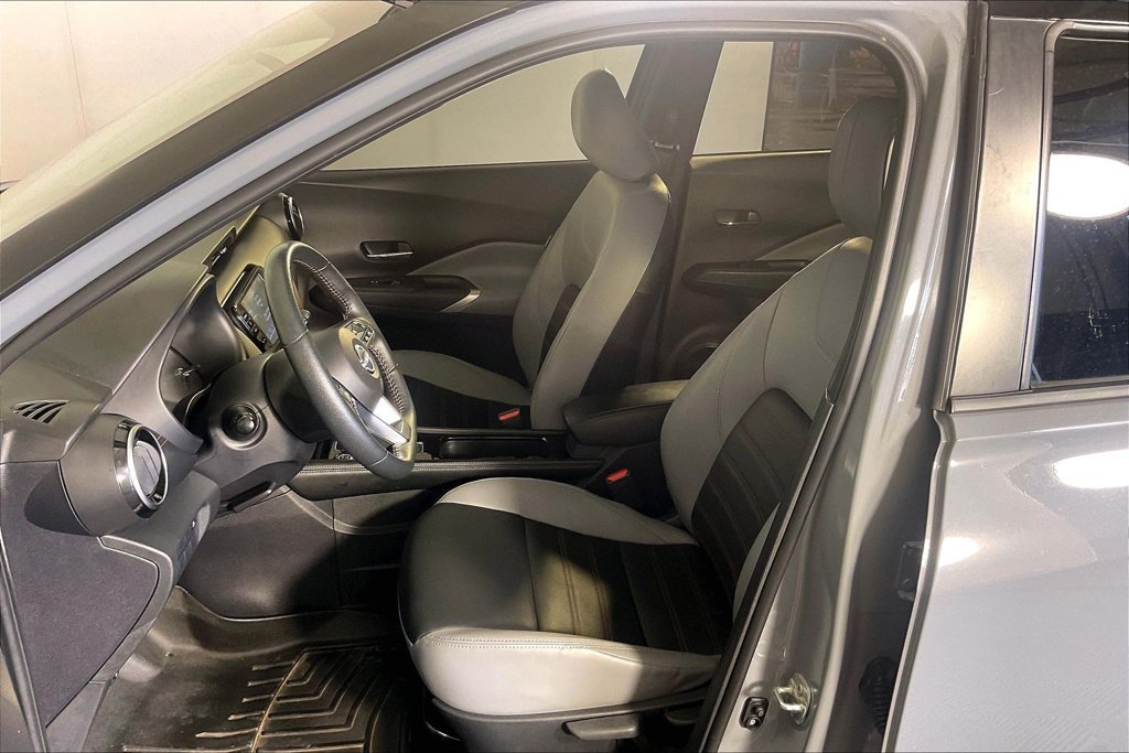 Used 2024 Nissan Kicks SR w/ SR Premium Package FWD image 30