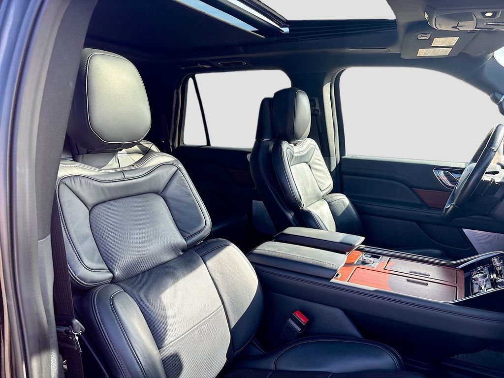 Used 2023 Lincoln Navigator L Reserve image 32
