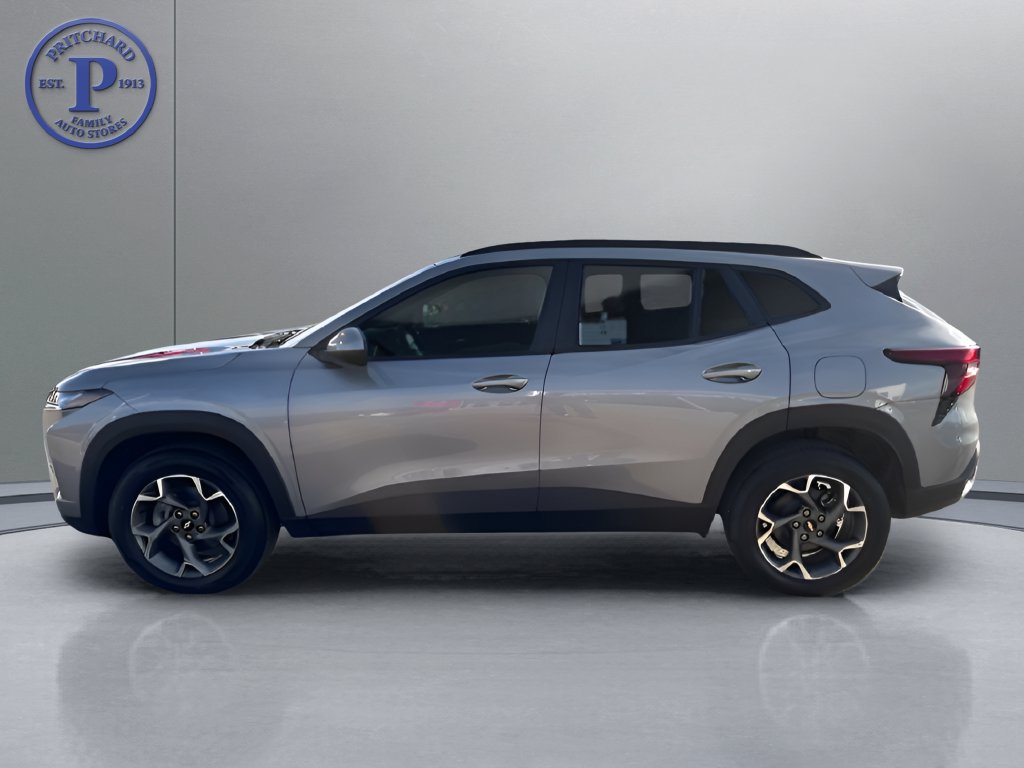 Used 2026 Chevrolet Trax LT FWD image 4