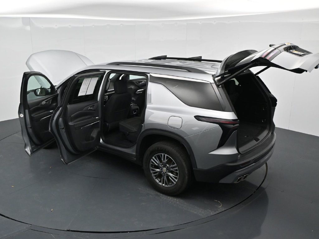Used 2024 Chevrolet Traverse LT FWD image 34