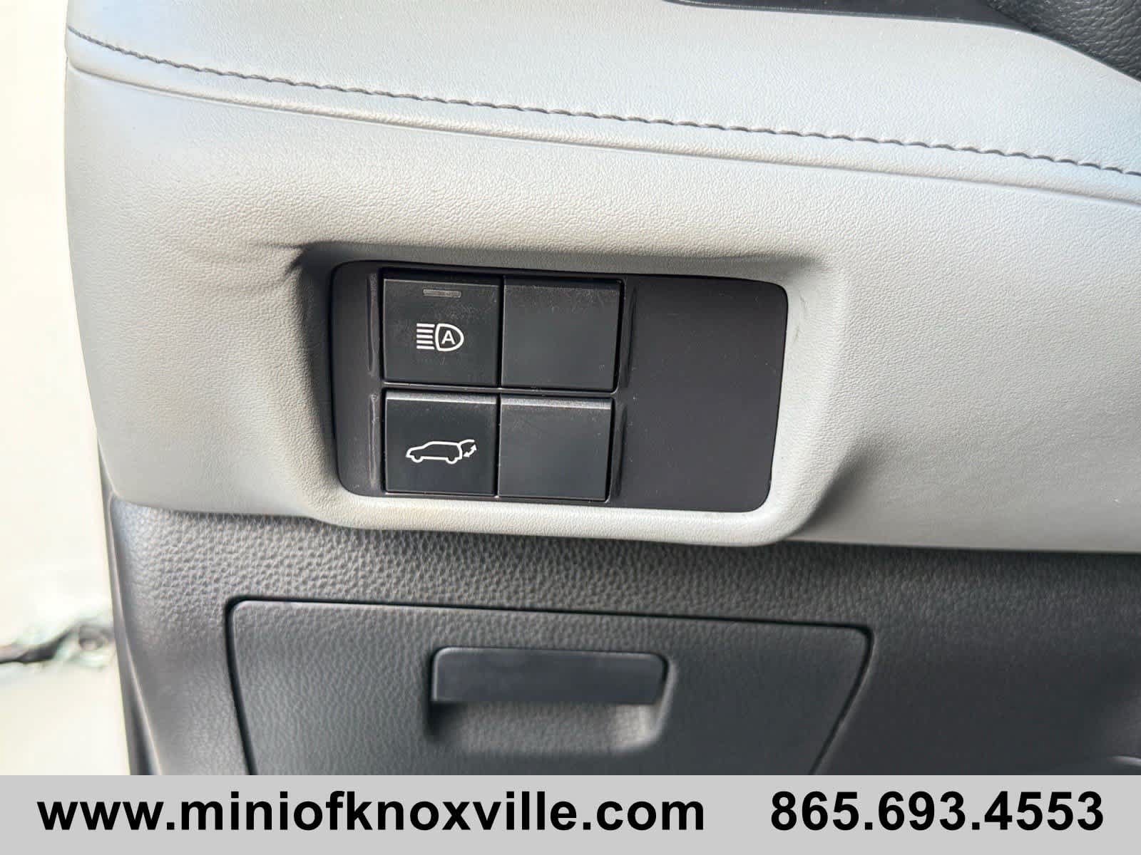 Used 2022 Toyota Highlander LE AWD/4WD image 29
