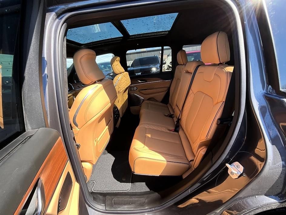 New 2026 Jeep Grand Cherokee Summit w/ Obsidian Package AWD/4WD image 26