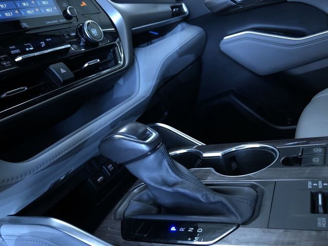 Certified 2021 Toyota Highlander Limited FWD image 30