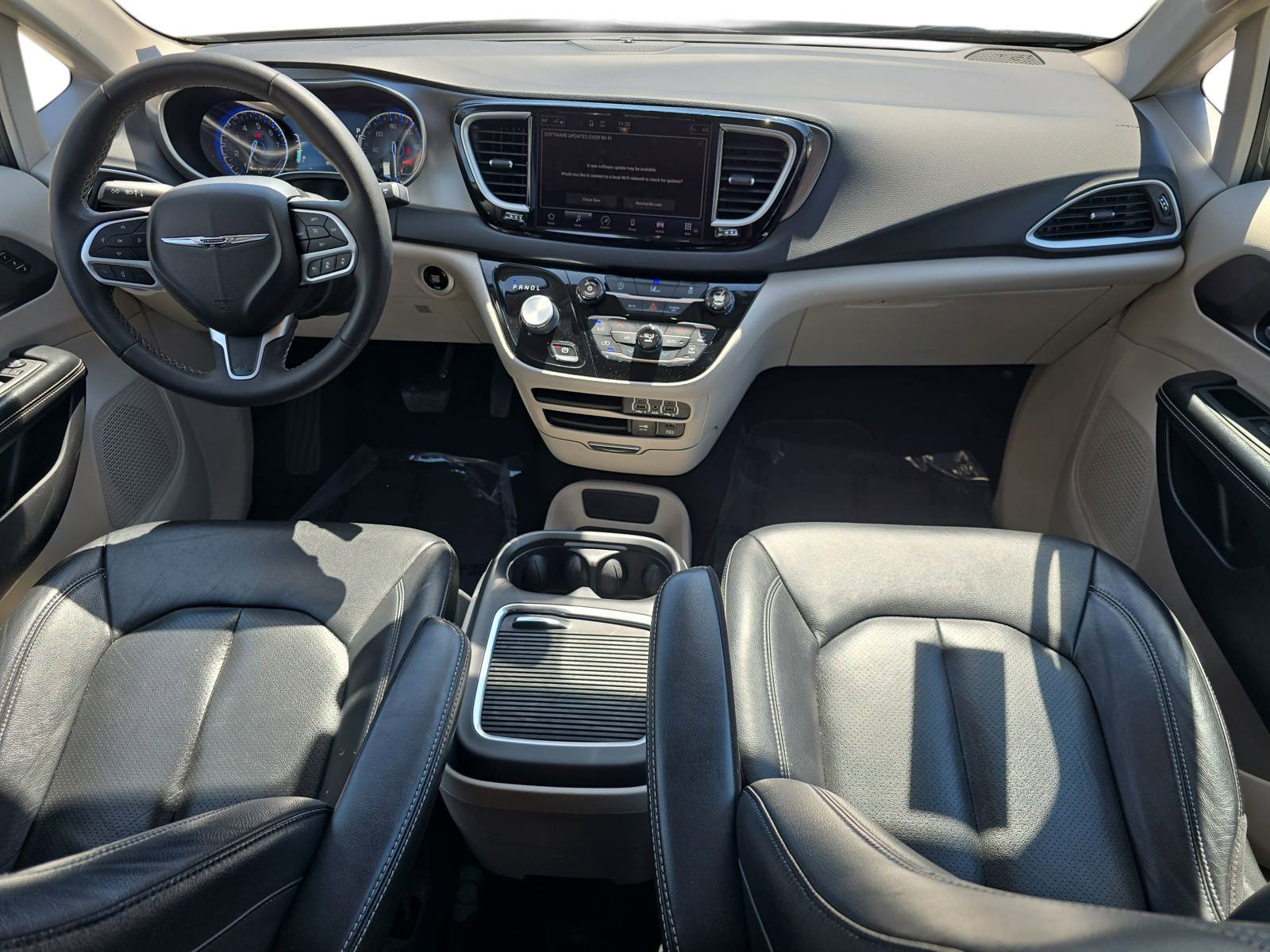 Used 2022 Chrysler Pacifica Touring-L FWD image 9