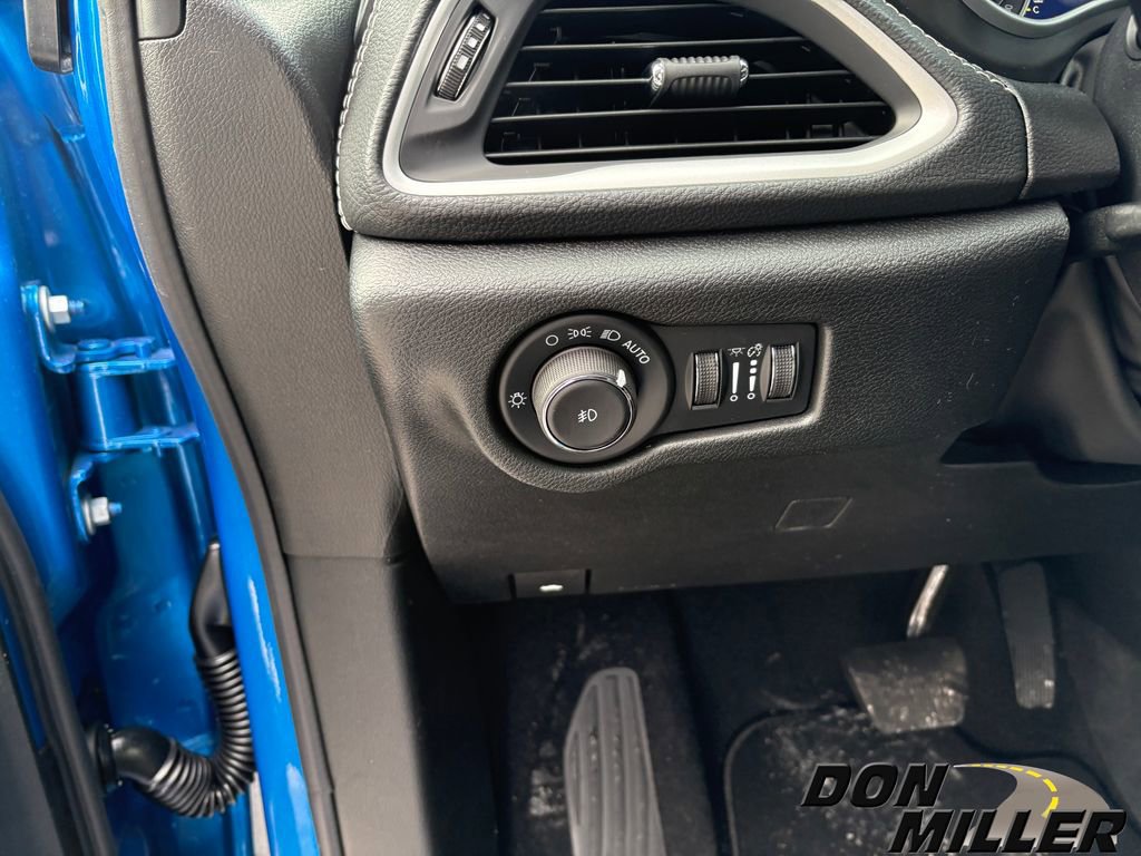 New 2026 Chrysler Pacifica Select w/ S Appearance Package image 13