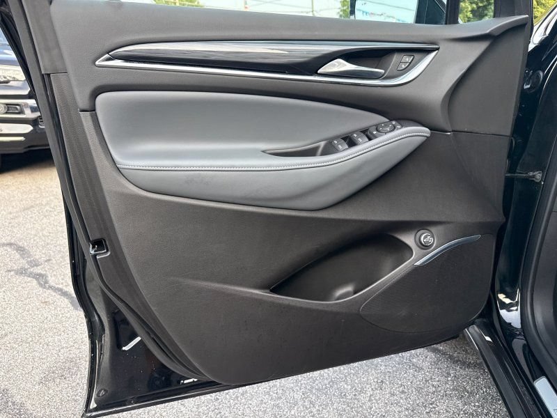 Used 2019 Buick Enclave Essence AWD/4WD image 9