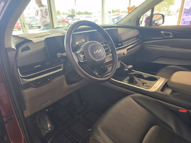 Used 2025 Kia Carnival FWD image 12