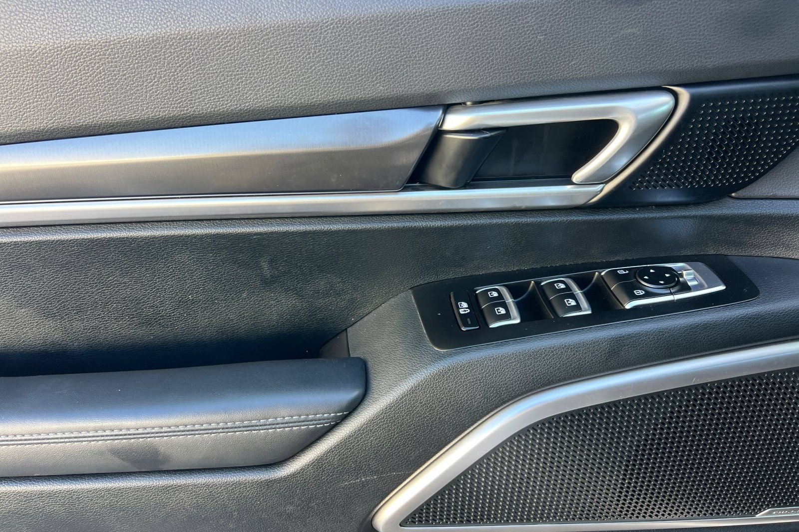 Used 2024 Kia Telluride S FWD image 10