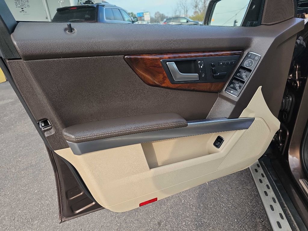 Used 2015 Mercedes-Benz GLK 350 2WD w/ Premium 1 Package image 42