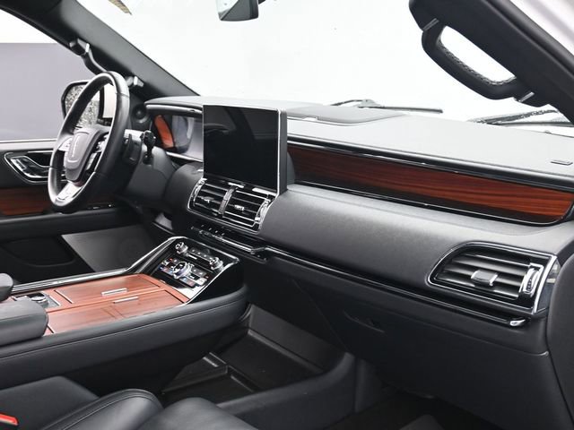 Used 2024 Lincoln Navigator Reserve image 28
