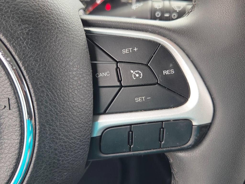 Used 2019 Jeep Renegade Latitude FWD image 26