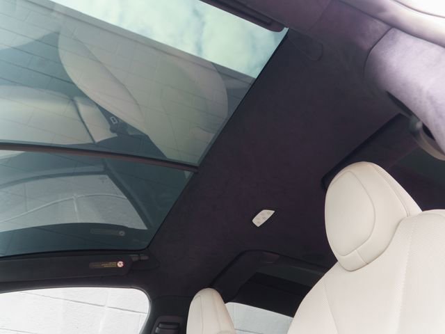 Used 2022 Tesla Model X image 29