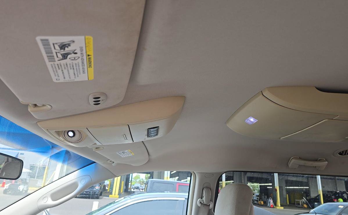 Used 2011 Chrysler Town & Country Touring FWD image 13