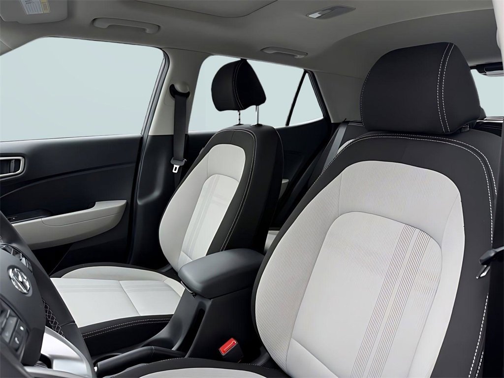 Certified 2025 Hyundai Venue SEL image 14