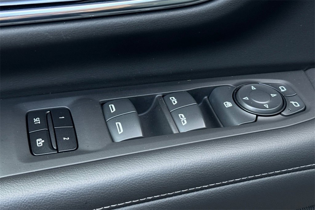 Used 2023 Chevrolet Suburban Z71 image 12