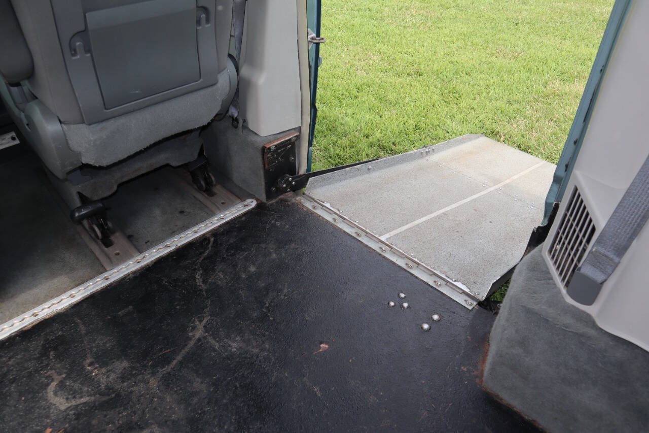 Used 2008 Chrysler Town & Country Touring image 25