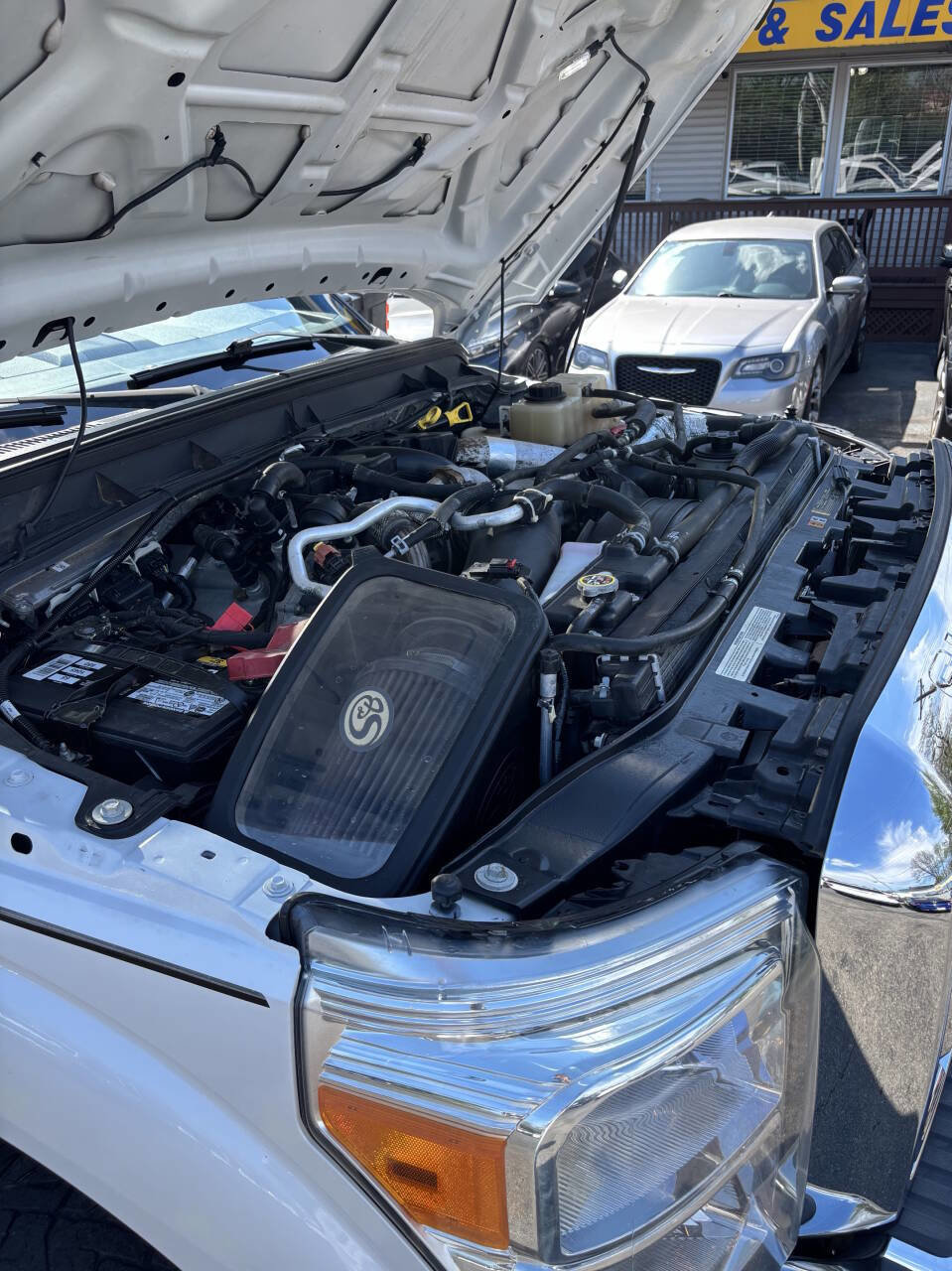 Used 2015 Ford F350 Lariat w/ Lariat Chrome Package image 29