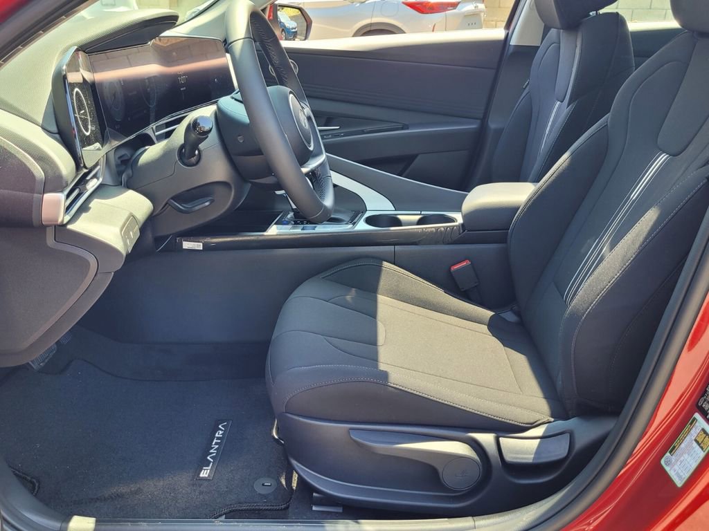 New 2025 Hyundai Elantra SEL image 13