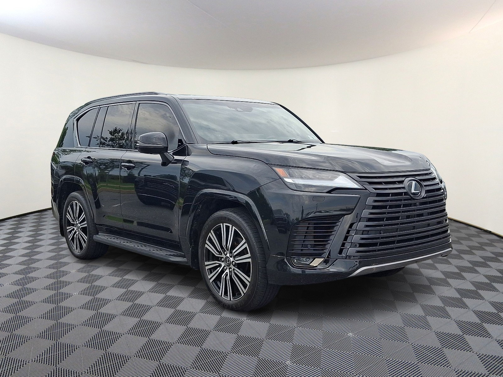 Used 2024 Lexus LX 600 4WD w/ Appearance Package image 5