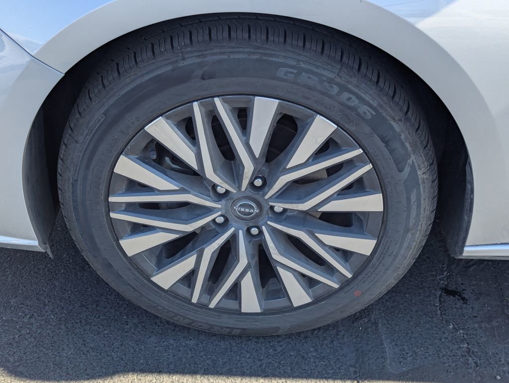 Used 2024 Nissan Altima 2.5 SV FWD image 13