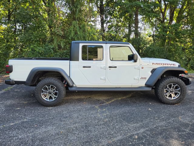 Used 2024 Jeep Gladiator Mojave w/ Technology Group AWD/4WD image 5