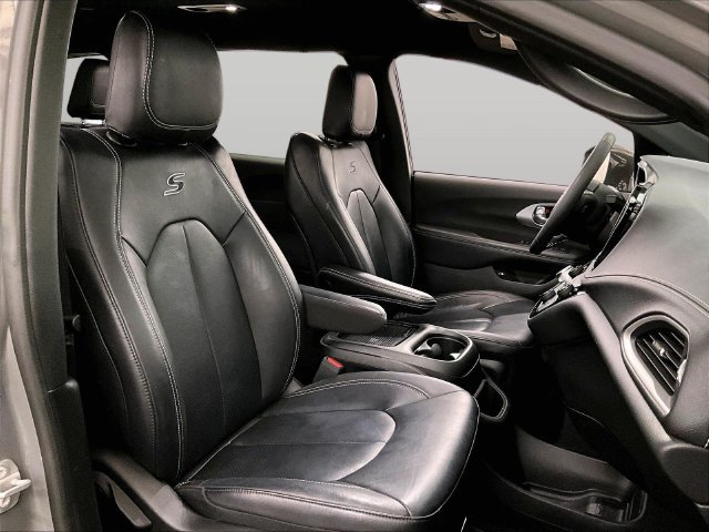 Used 2022 Chrysler Pacifica Touring-L w/ S Appearance Package FWD image 7