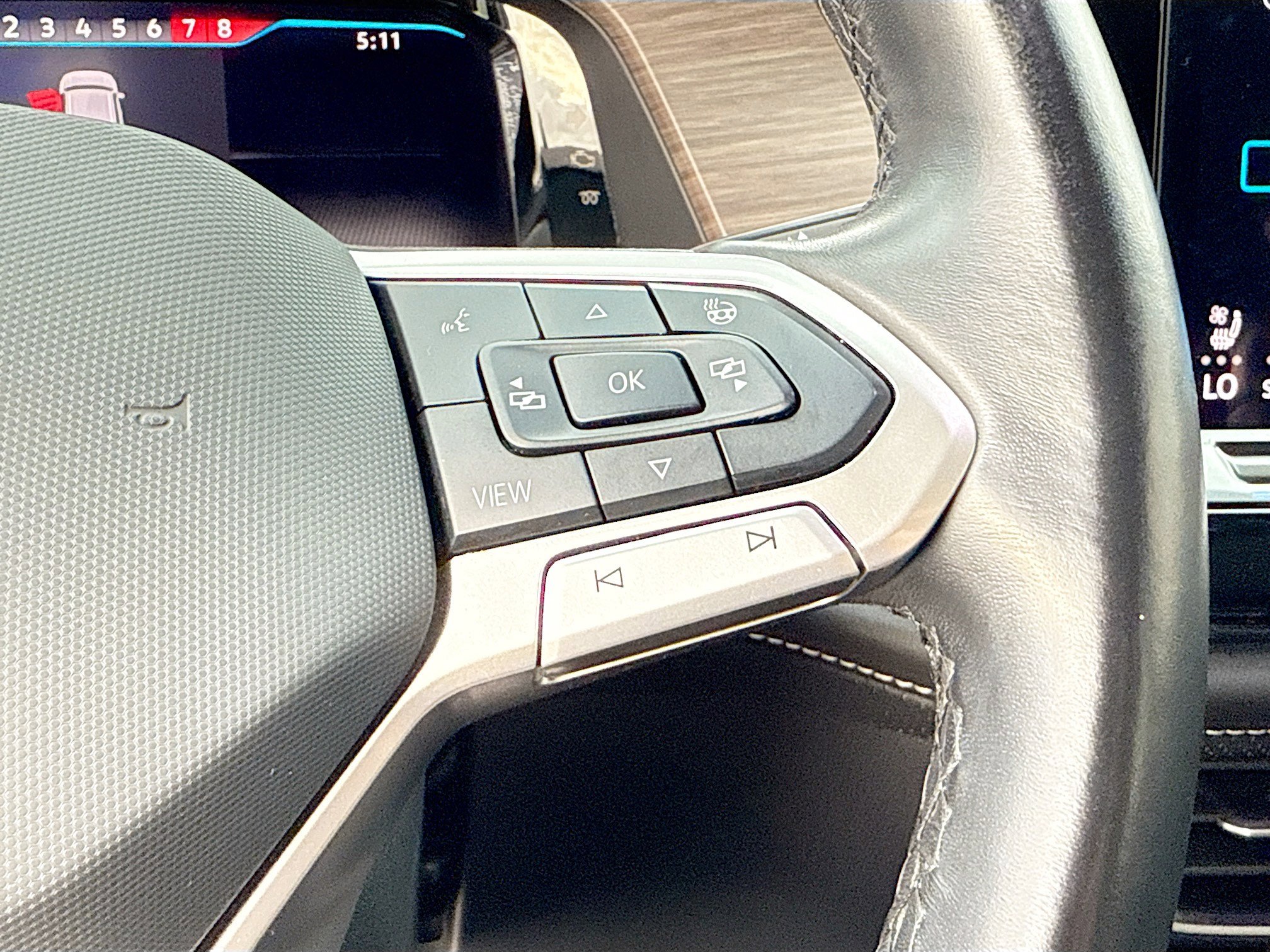 Used 2024 Volkswagen Atlas SEL Premium R-Line image 40