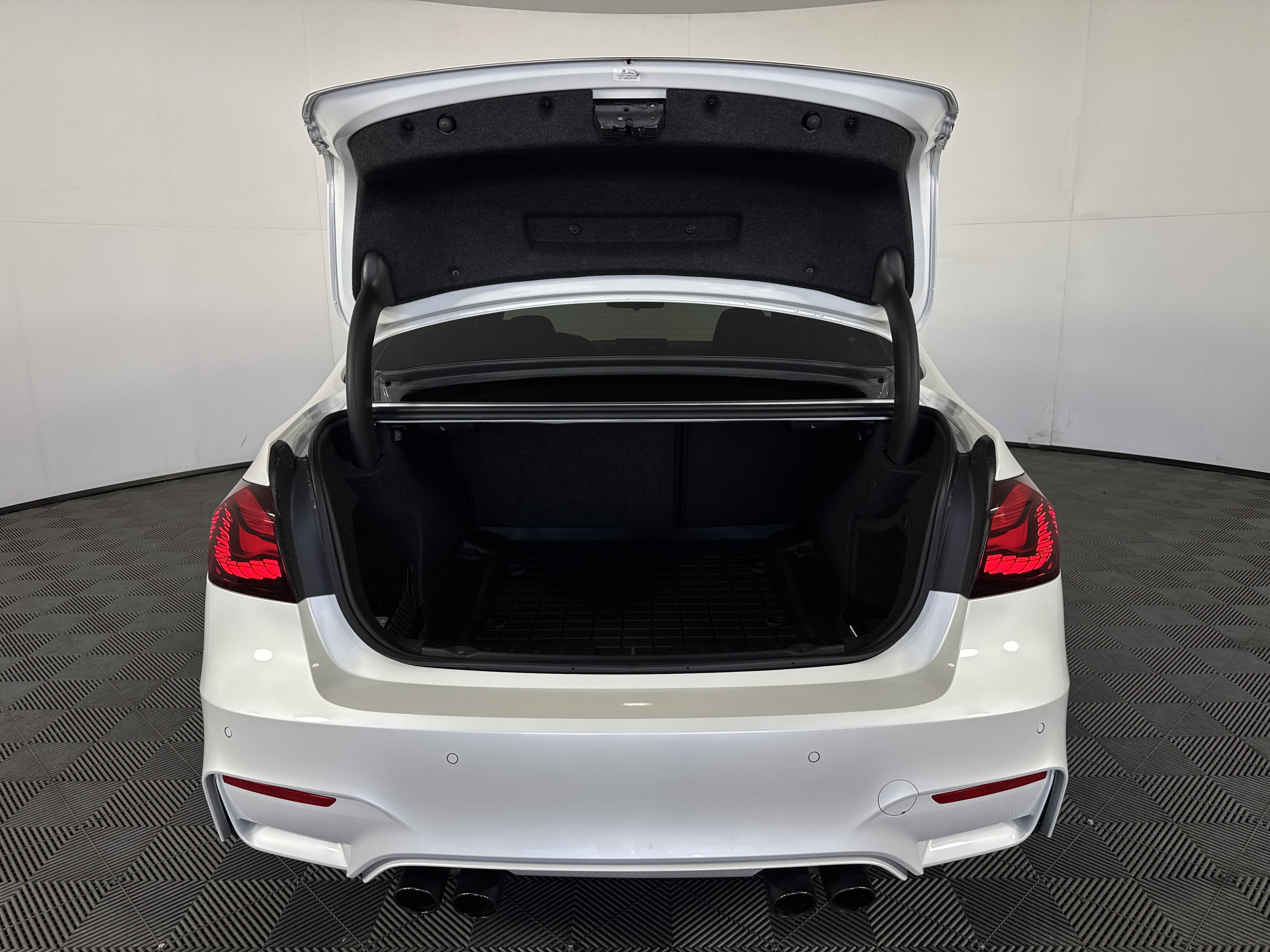 Used 2018 BMW M3 w/ Competition Package RWD image 35