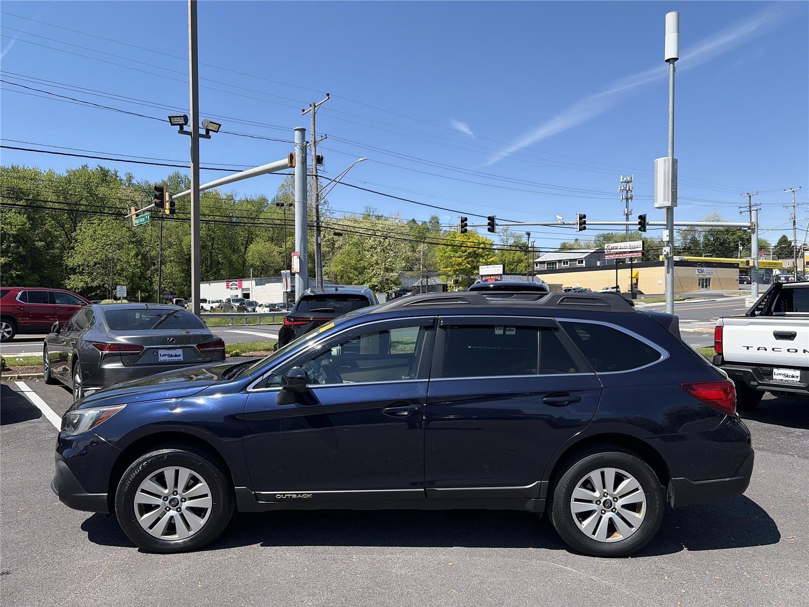 Used 2018 Subaru Outback 2.5i Premium AWD/4WD image 2