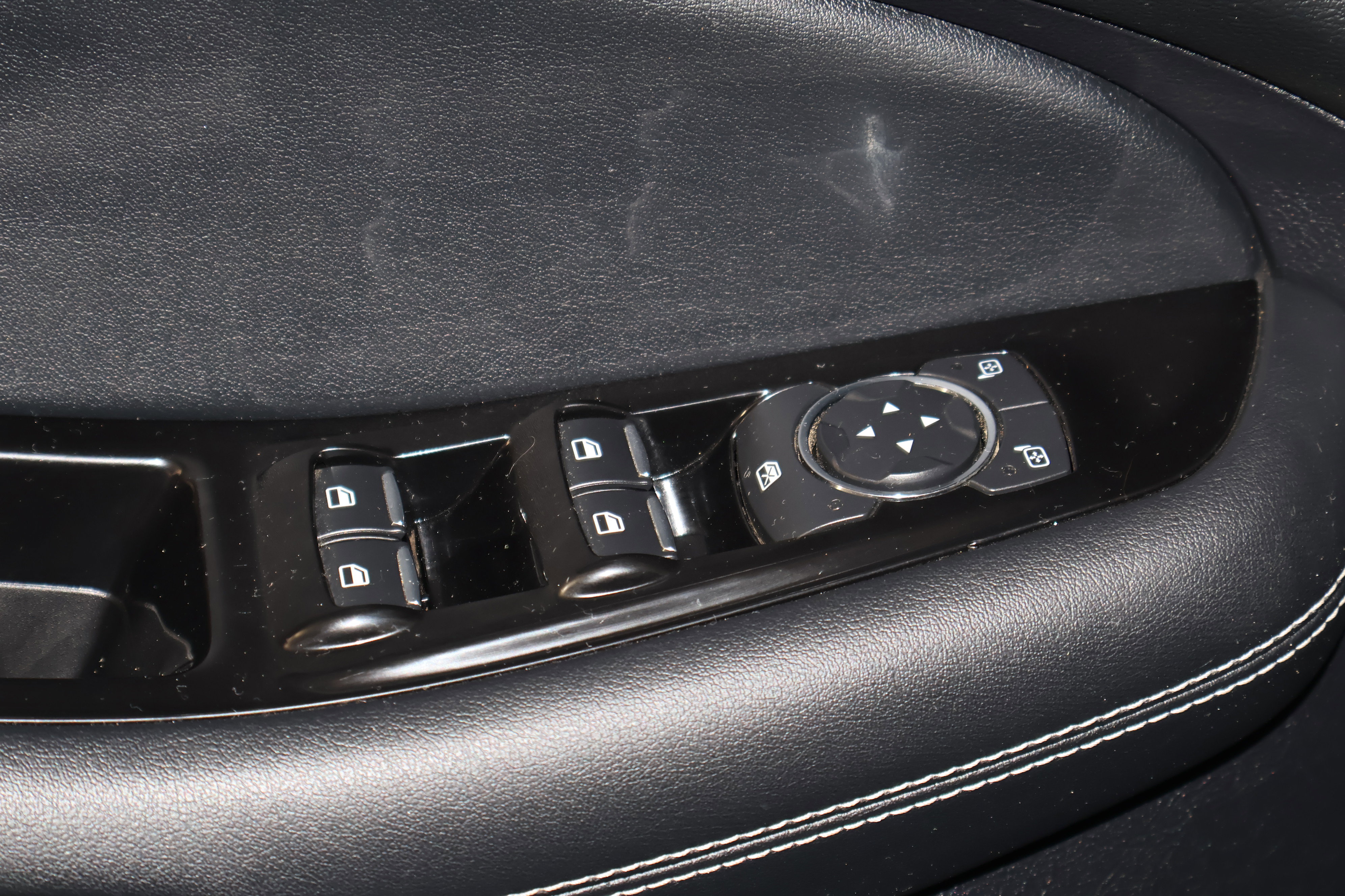 Used 2019 Ford Edge ST w/ Convenience Package image 34