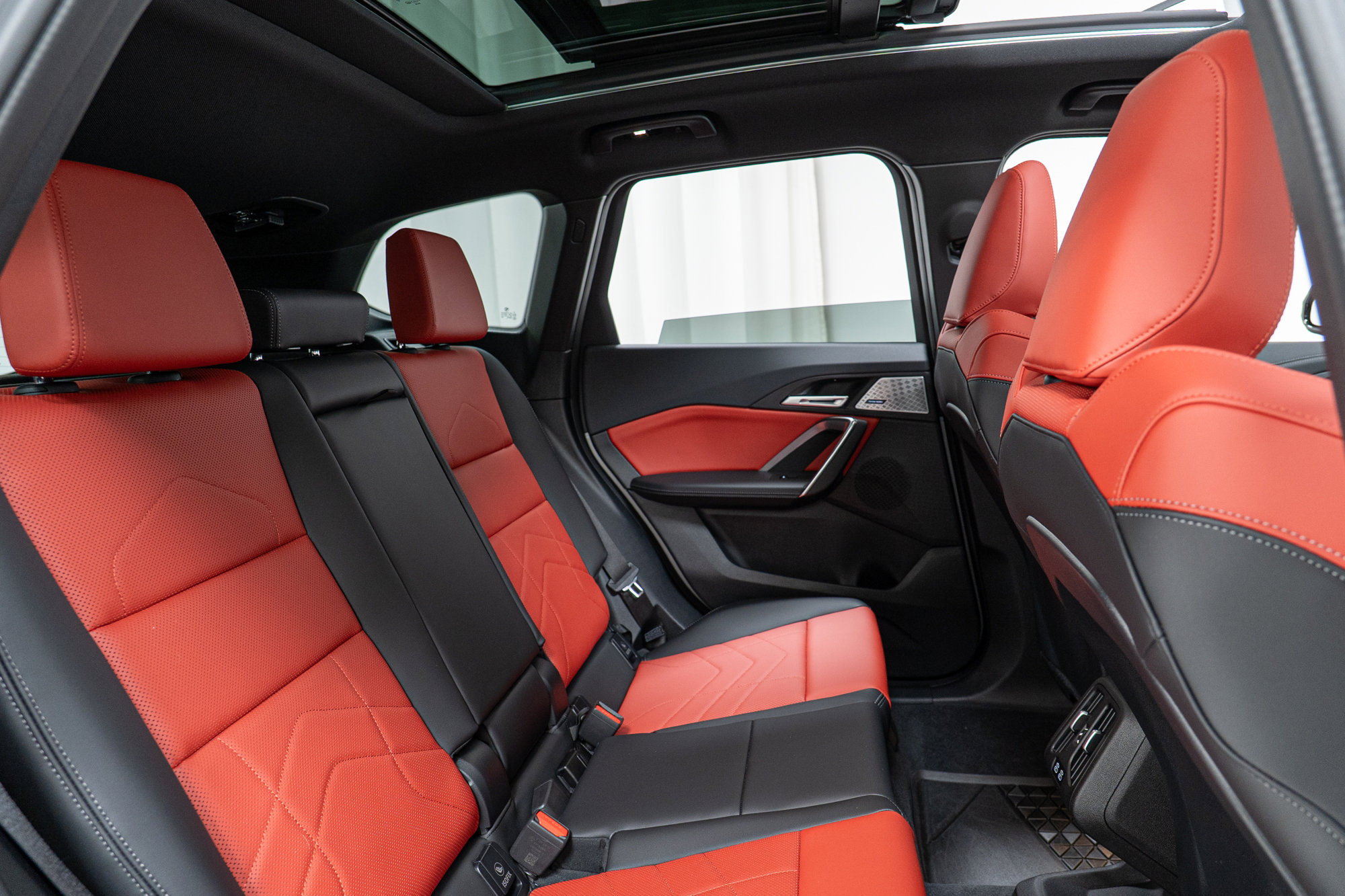 Certified 2025 BMW X1 M35i w/ Premium Package image 24