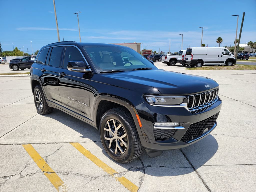 Used 2025 Jeep Grand Cherokee Limited w/ Luxury Tech Group II RWD image 7