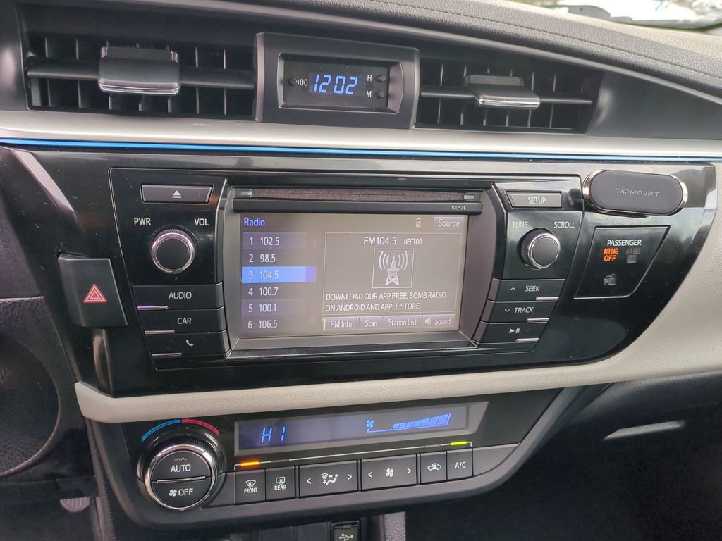 Used 2016 Toyota Corolla LE image 30