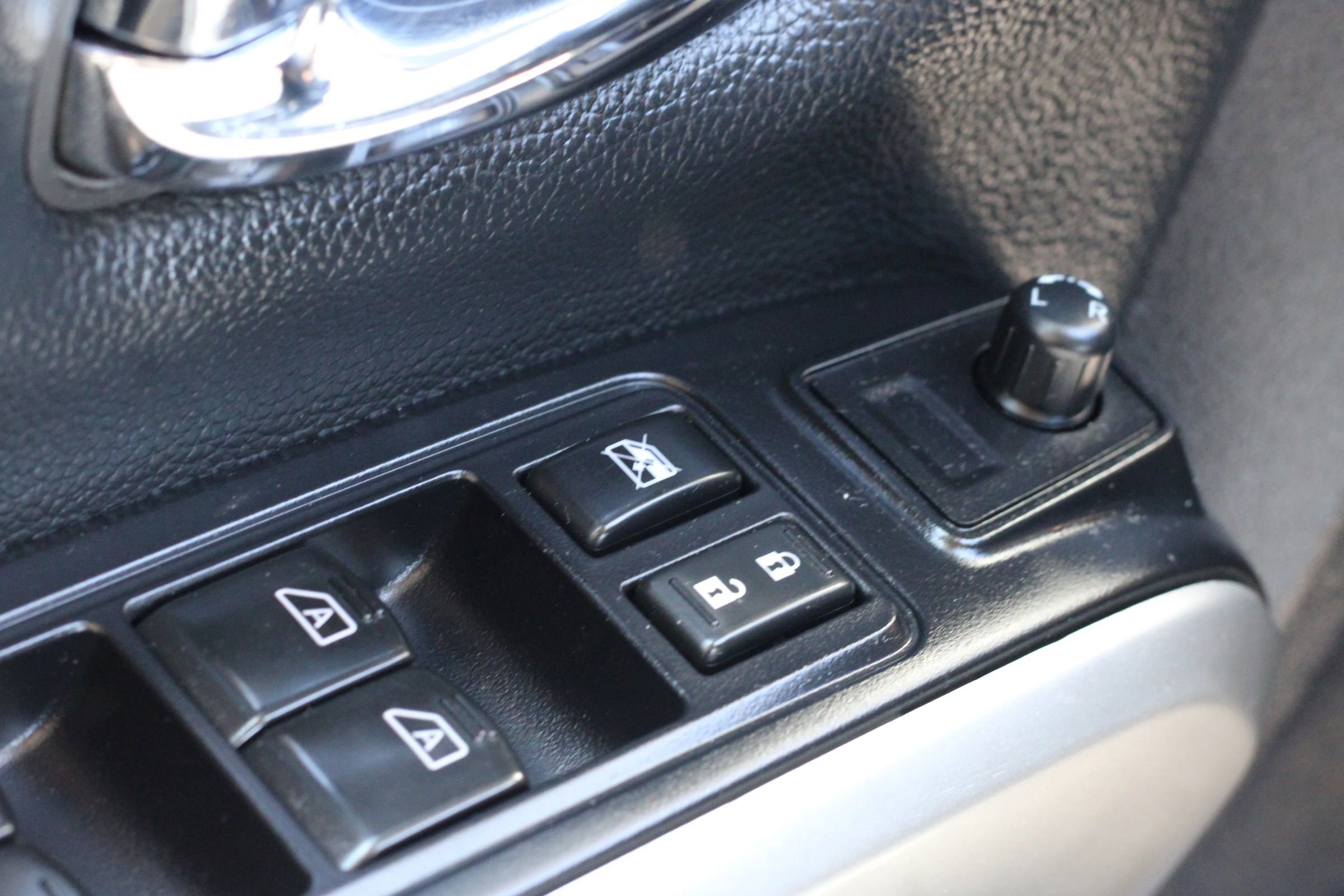 Used 2016 Nissan Titan SL AWD/4WD image 20