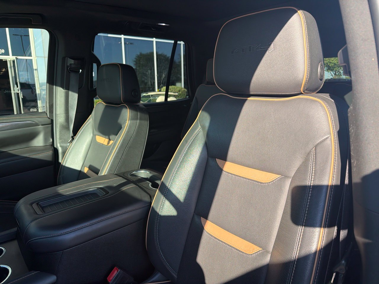 Used 2023 GMC Yukon AT4 w/ Technology Package AWD/4WD image 14
