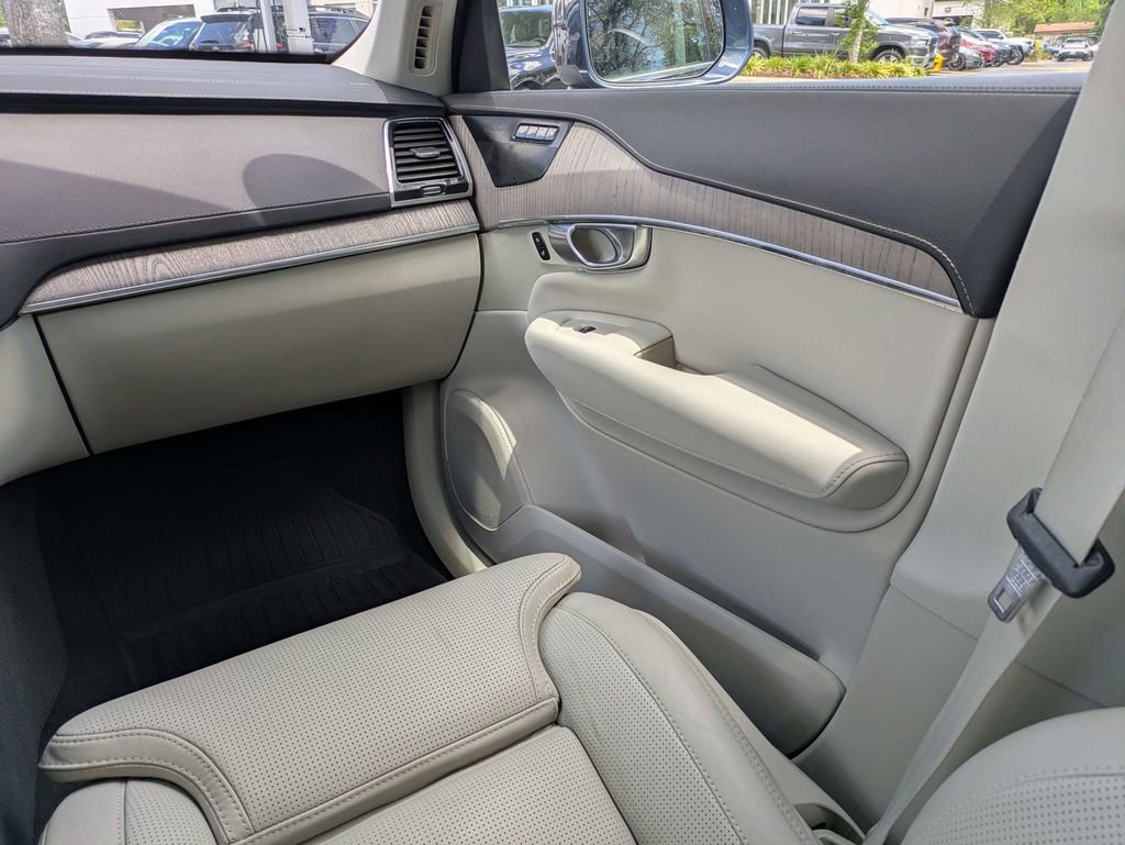 Used 2023 Volvo XC90 B6 Ultimate w/ Protection Package Premier AWD/4WD image 22