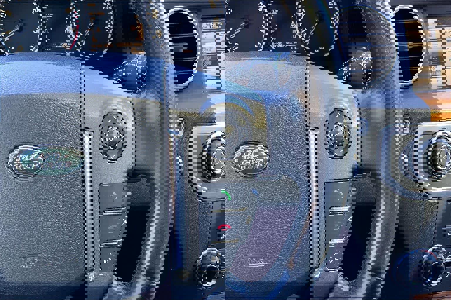 Used 2014 Land Rover LR4 HSE LUX image 24