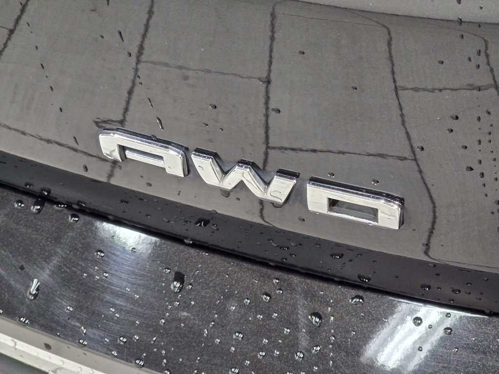 Used 2024 GMC Terrain SLT image 17