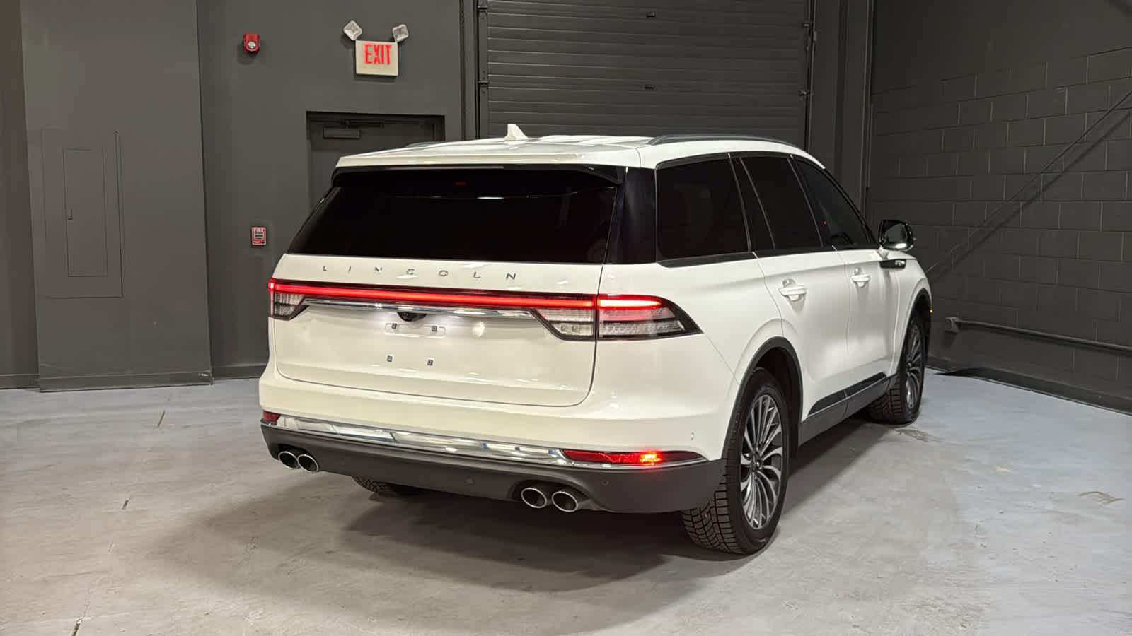 Used 2023 Lincoln Aviator Reserve w/ Equipment Group 201A AWD/4WD image 4