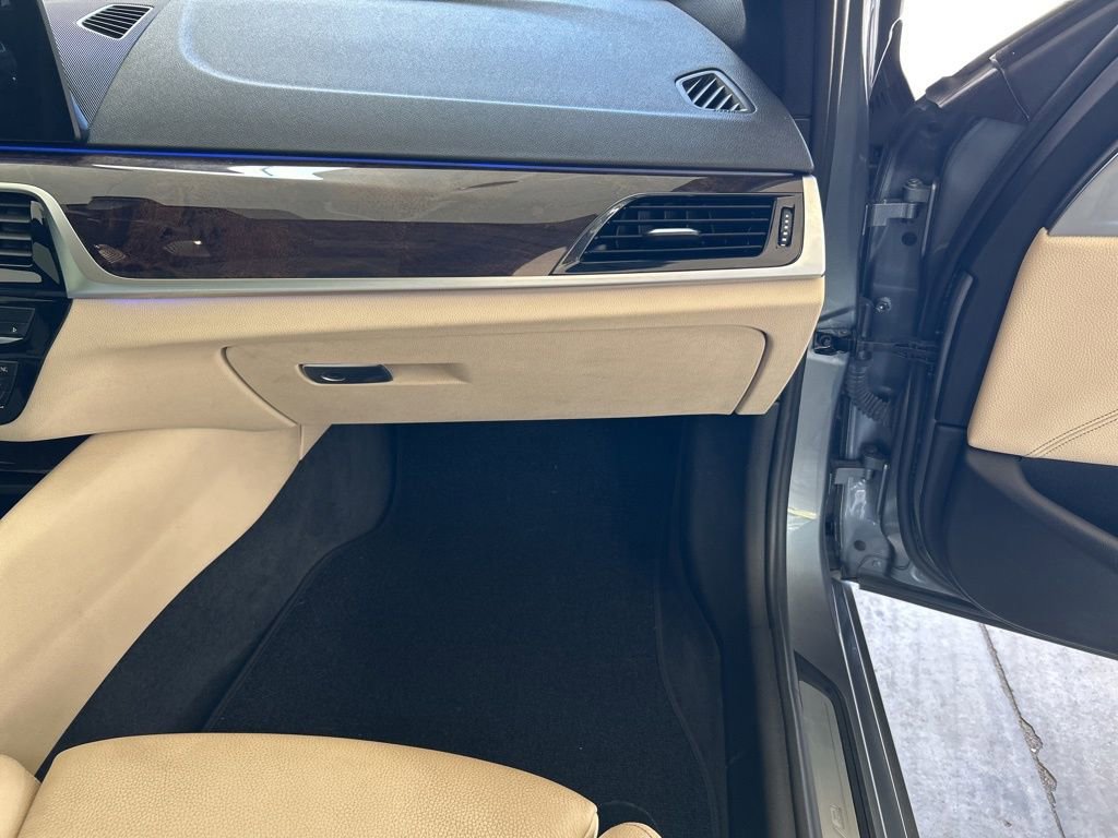 Used 2018 BMW 530e xDrive image 23