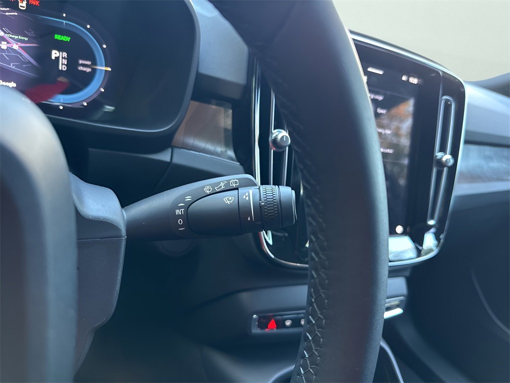 Used 2023 Volvo XC40 Recharge Plus image 26