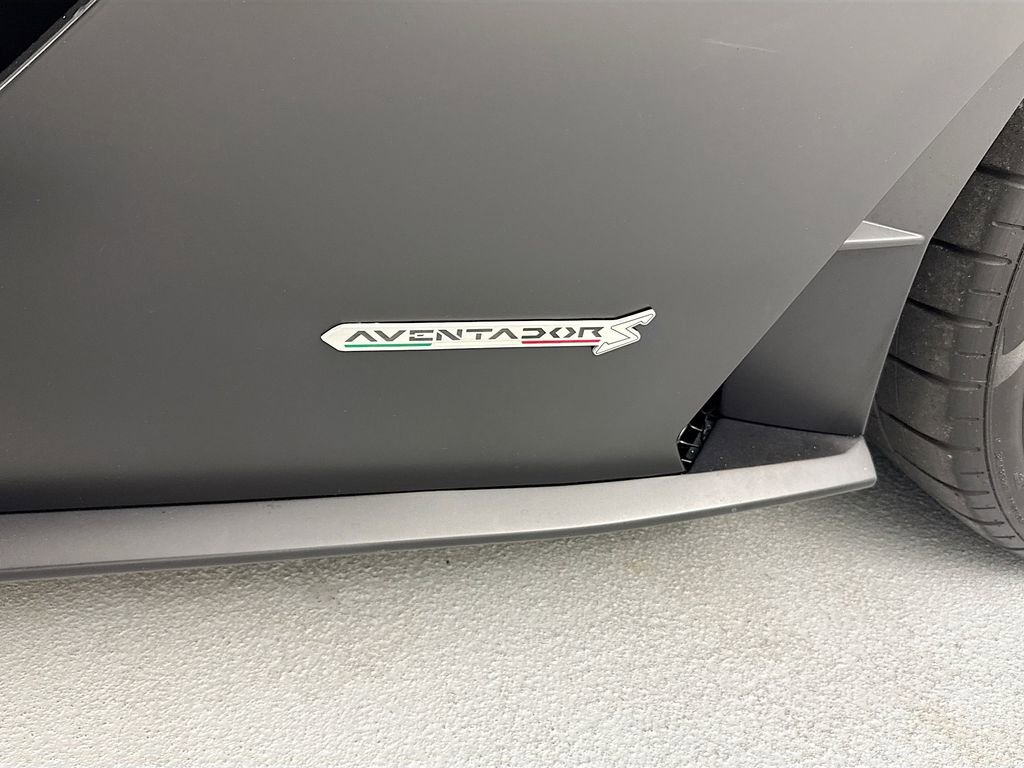 Used 2018 Lamborghini Aventador S image 25
