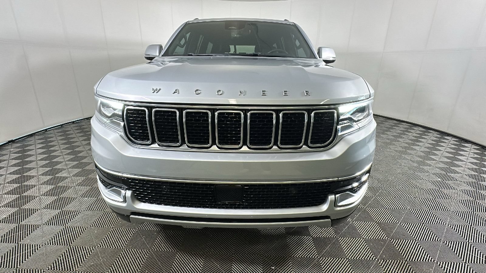 Used 2022 Jeep Wagoneer Series II w/ Rear Seat Video Group 1 RWD image 10