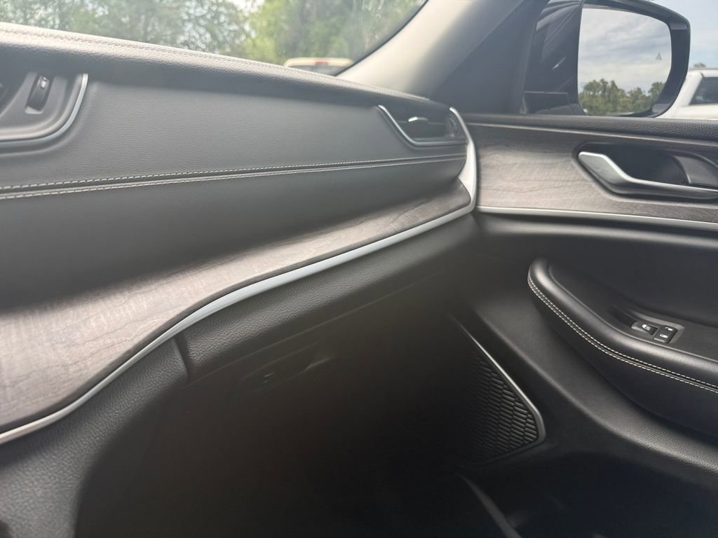 Used 2021 Jeep Grand Cherokee L Limited RWD image 25