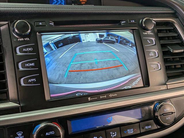 Used 2018 Toyota Highlander Plus AWD/4WD image 19