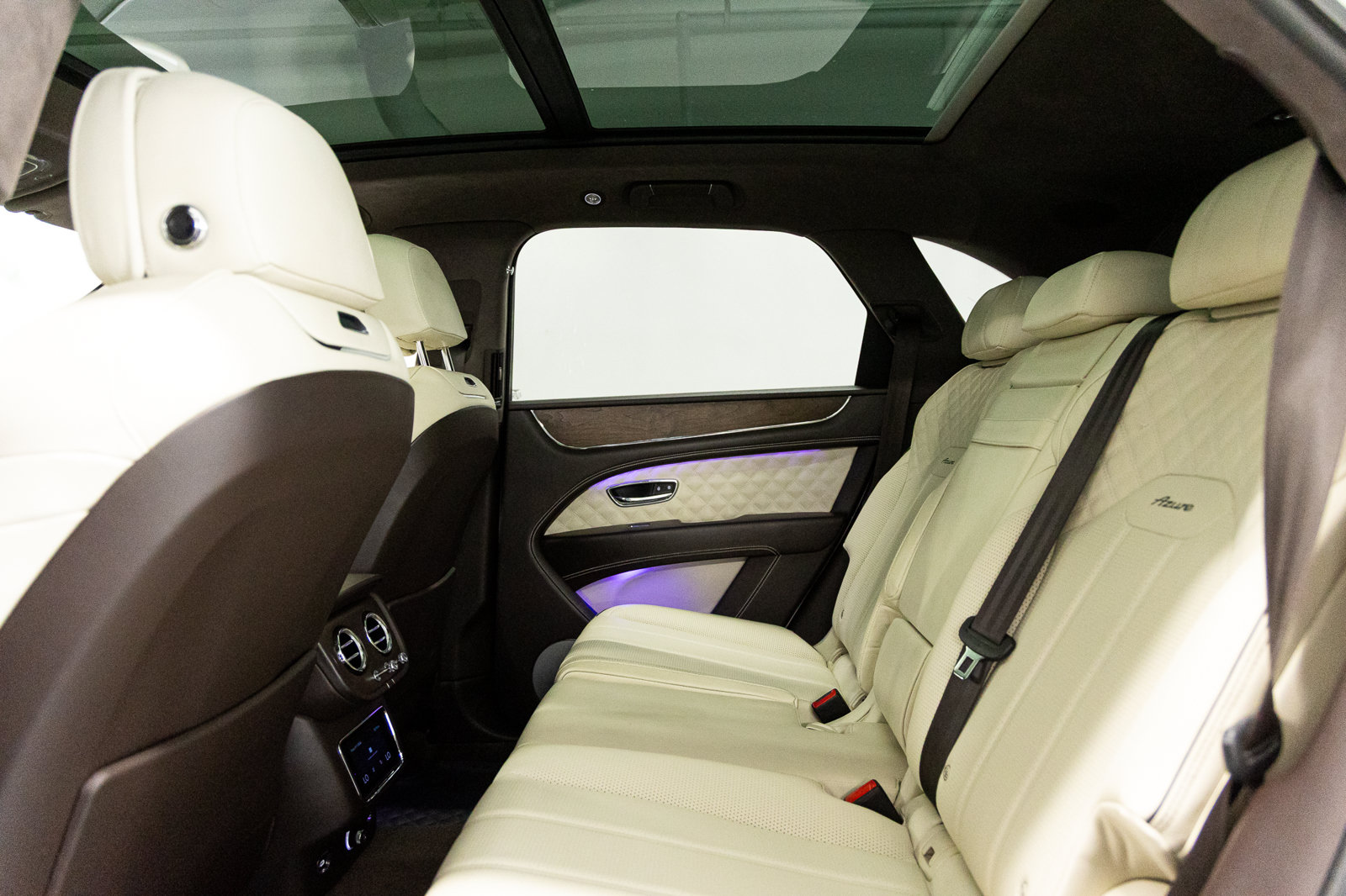 Used 2023 Bentley Bentayga AWD/4WD image 44