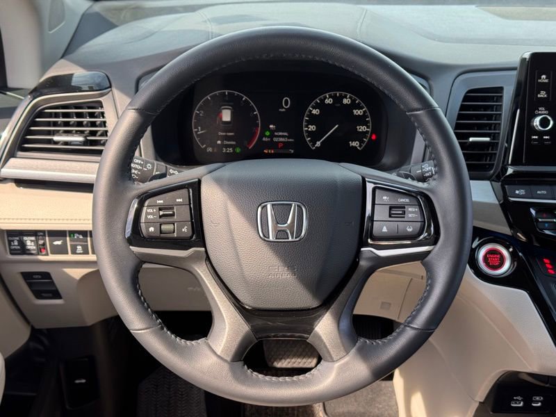 Used 2025 Honda Odyssey Touring image 13